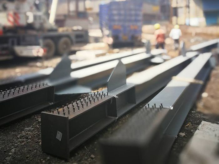 H型鋼梁、格構(gòu)柱